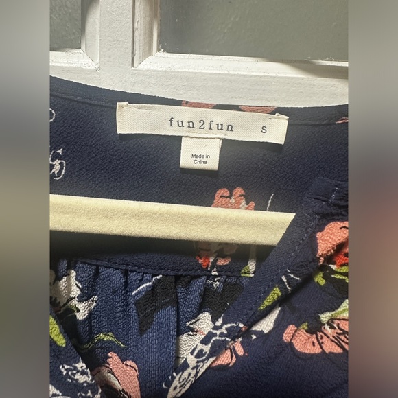 NWOT Fun 2 Fun Floral Top - Picture 3 of 4